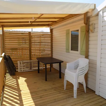 Mobil 4 A 6 Personnes - Novela Homair Campsite