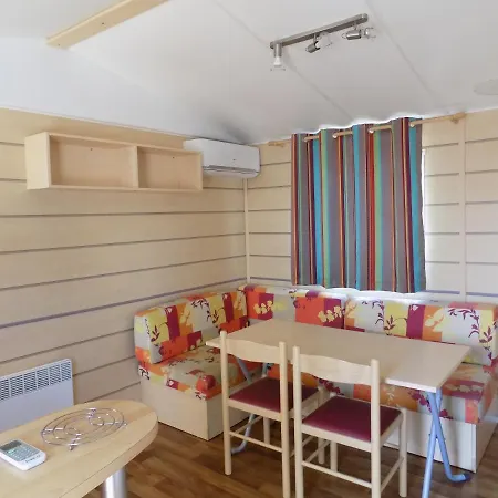 Mobil 4 A 6 Personnes - Novela Homair Campsite *